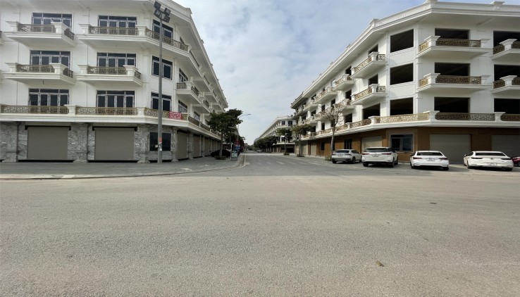 CĂN GÓC  4 TẦNG. SANG TÊN SỔ NGAY, VIEW CÔNG VIÊN. LH: 0966 343 969