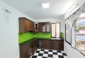 Cho thuê căn hộ tập thể ĐH Thủy Lợi, phố Chùa Bộc. 100m2 3pn, nhận nhà ngay. Giá 12 triệu/tháng