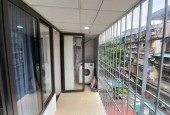 Bán căn hộ tập thể khu Thanh Nhàn, Hai Bà Trưng, gần Công viên Tuổi Trẻ, DT 82m2 sử dụng, gần phố, ôtô đỗ chân cầu thang. Hơn 3 tỷ.