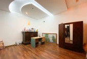 Yên Lãng Đống Đa diện tích 32 mét, 5 tầng, mặt tiền 6 mét giá 5,5 tỷ. Đường trước nhà 3 ô tô tránh