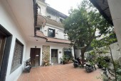 Bán 1200m2 đất tặng biệt thự mặt phố Đội Cấn phường Ngọc Hà