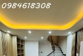 Vợ chồng trẻ bán nhà Cầu Giấy 33m² – 100m ra phố – Morning đỗ cửa – Chuyển nhà rộng hơn gần bố mẹ